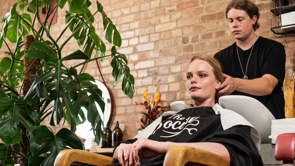 Scrummi Hair Towels vs Microfibre Hair Towels: The Sustainable Salon Essential Showdown